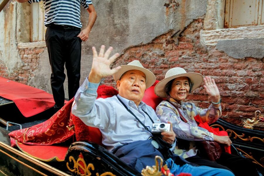 Venice: Gondola Ride with Live Guide or Audio Guide - Live guide or app audioguide?