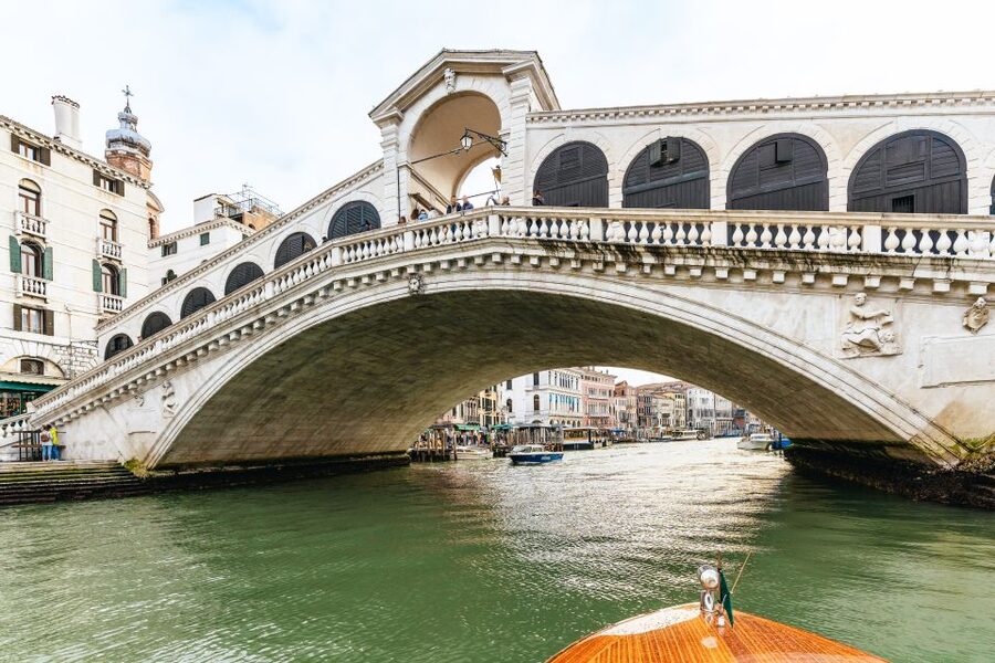 Venice: Grand Canal Boat Tour - Starting out along the Venetian waterways