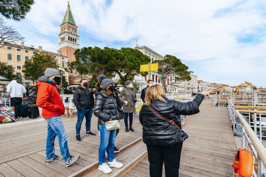 Venice: Grand Canal Boat Tour - La Madonna della Salute and the grand finish