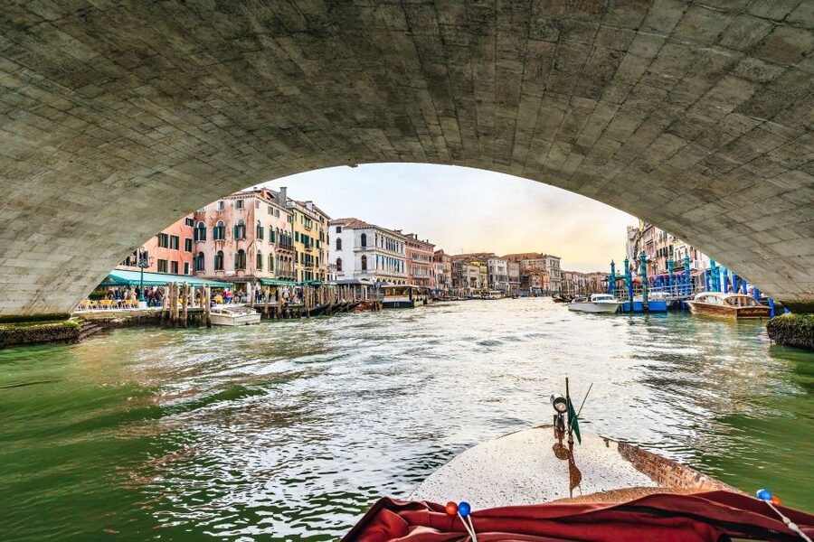 Venice: Grand Canal Boat Tour - What the boat is like during the hour