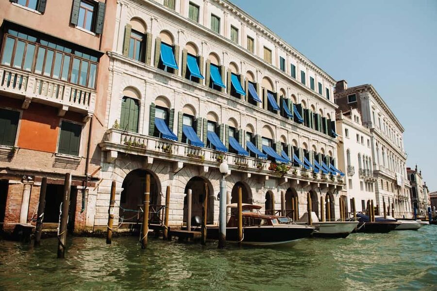 Venice: Grand Canal by Boat with Expert Guide - Rialto Bridge and the fish market
