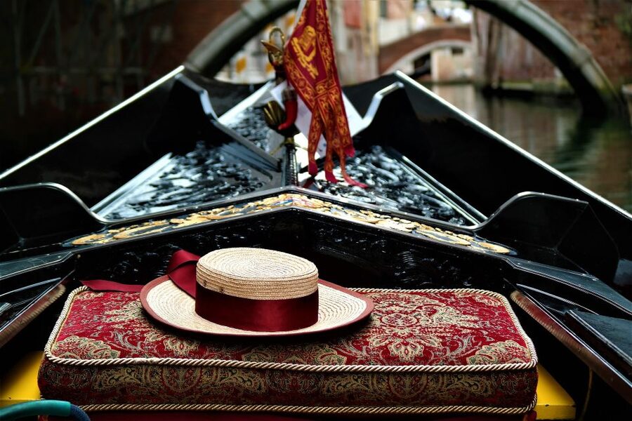 Venice: Grand Canal by Gondola with Live Commentary - Should you book the Venice gondola ride?