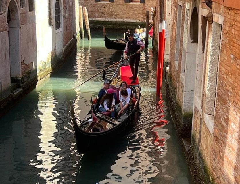 Venice: Grand Canal by Gondola with Live Commentary - Who will enjoy this tour most