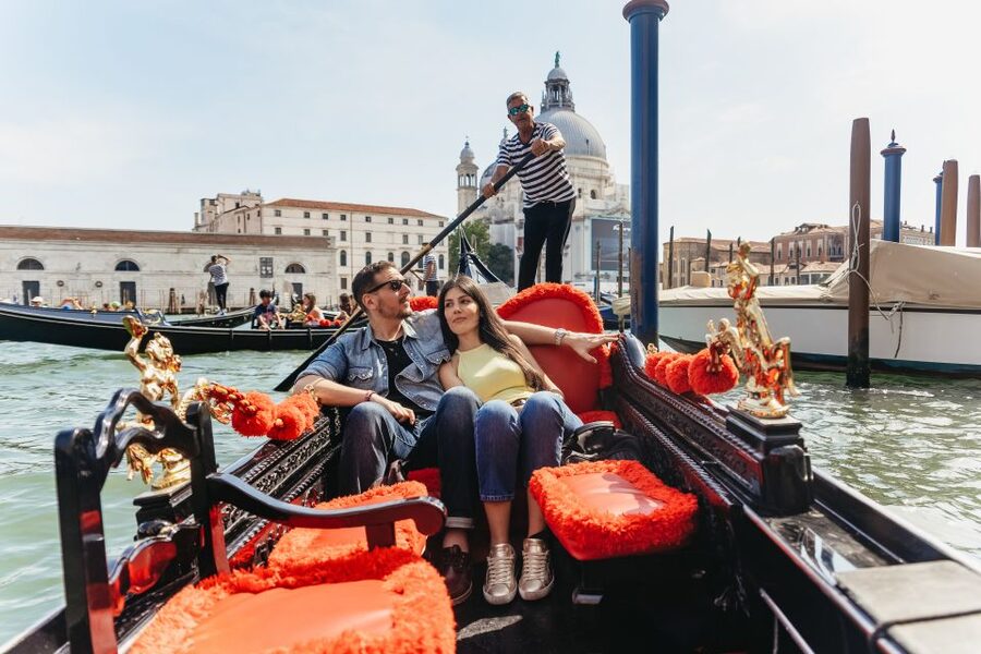 Venice: Grand Canal Gondola Ride with App Commentary - Boarding the shared gondola