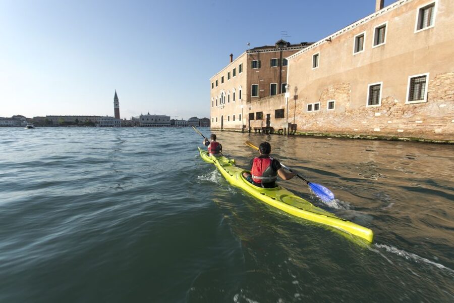 Venice: Guided Canal Kayak Tour at Day, Night, or Sunset - Who should book this tour
