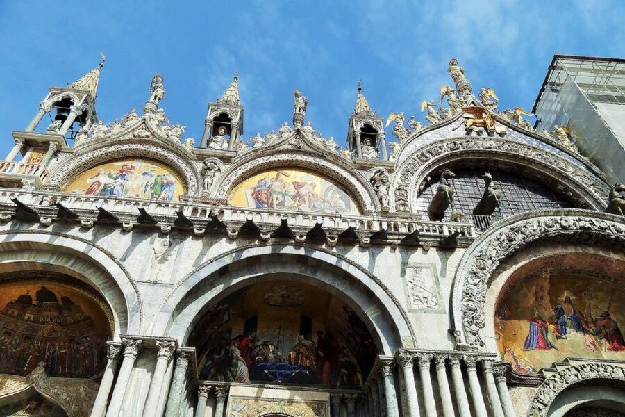 Venice: Guided Golden Basilica Tour - What the guide adds inside