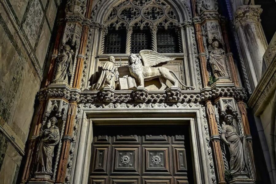 Venice: Guided Night Walking Tour & Saint Mark's Basilica - Timing, clothing, and what to leave behind