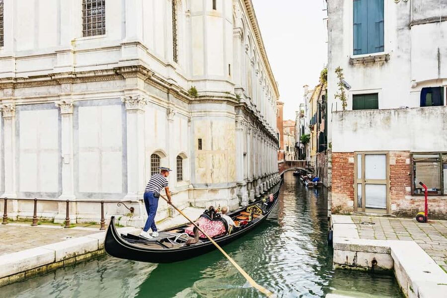 Venice: Highlights and Hidden Gems Night Walking Tour - Following the calles and learning the city’s secrets
