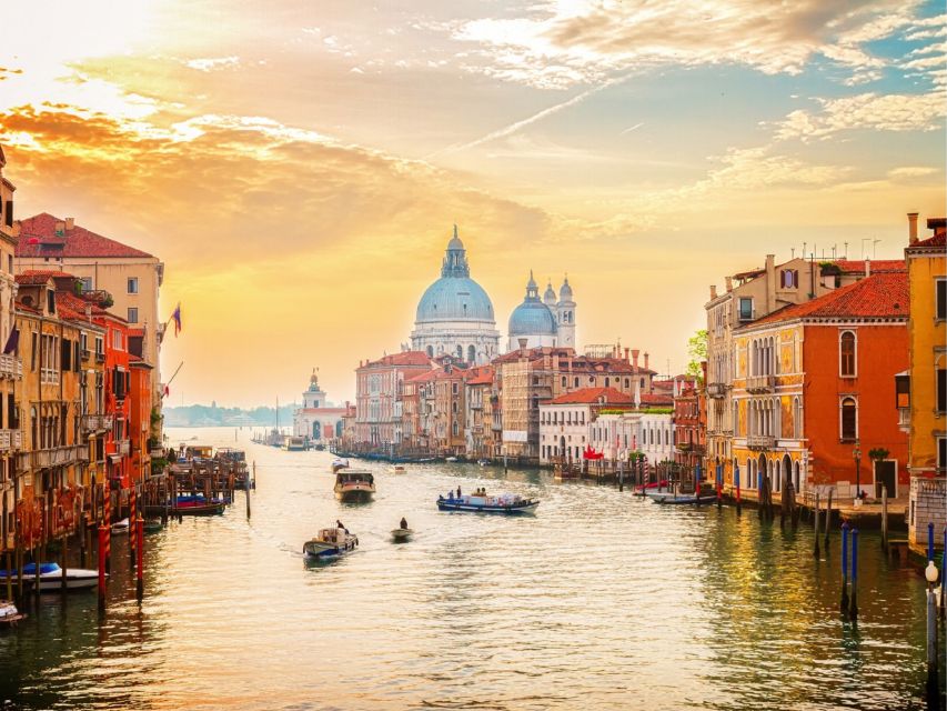Venice: Highlights with Local Private Walking Tour & Gondola - Guide quality and the private format