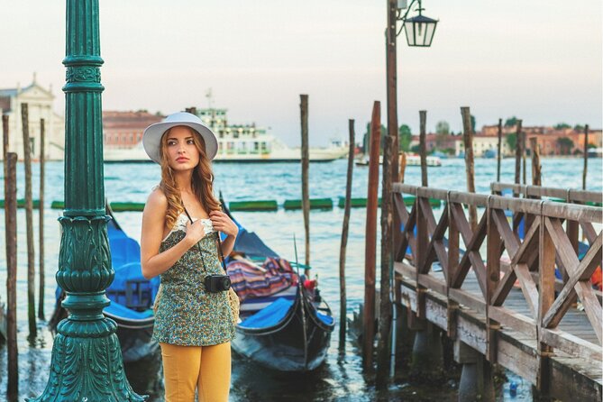 Venice Highlights with Local: Private Walking Tour & Gondola Ride - Campo San Luca and the first Venetian clues