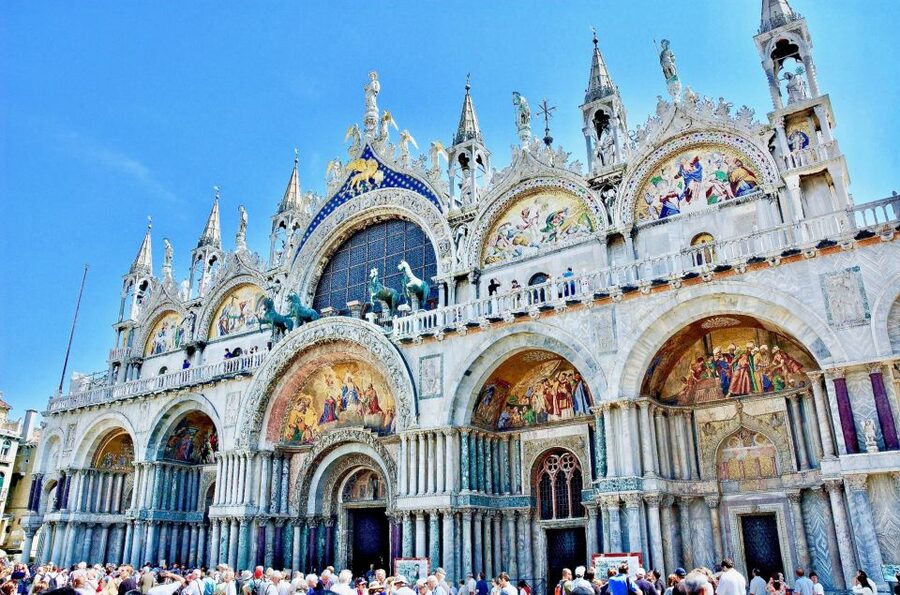 Venice in a Day: City Sightseeing Tour by Land & Water - A 30-minute gondola ride through the canals