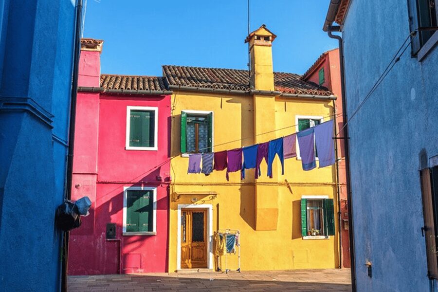 Venice Islands: Murano Glass & Burano Colors Guided Visit - How much guiding will you actually get?