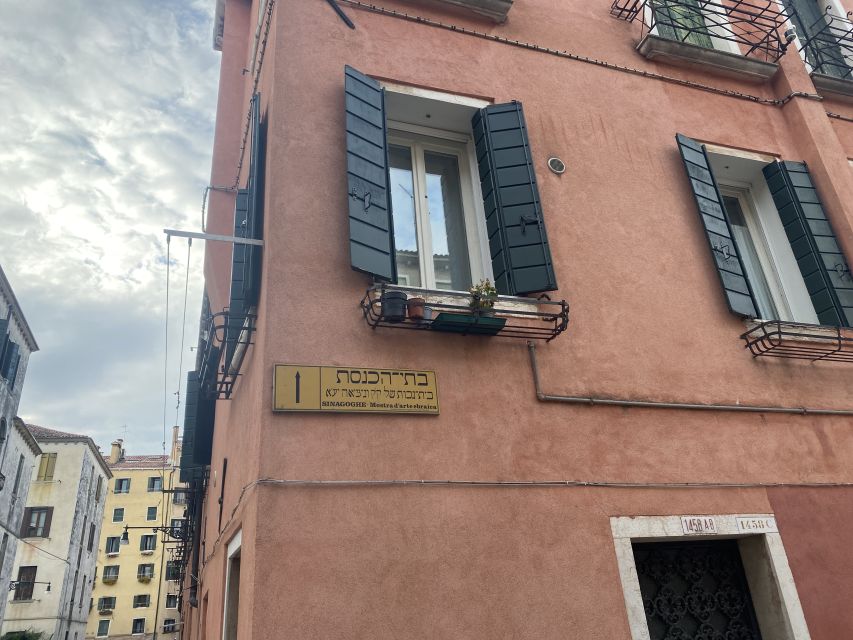 Venice: Jewish Ghetto and Cannaregio Food and Wine Tour - Coffee, cicchetti, and the bacari tradition