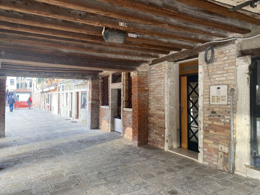 Venice: Jewish Ghetto and Cannaregio Food and Wine Tour - A full Venetian meal, not just nibbles