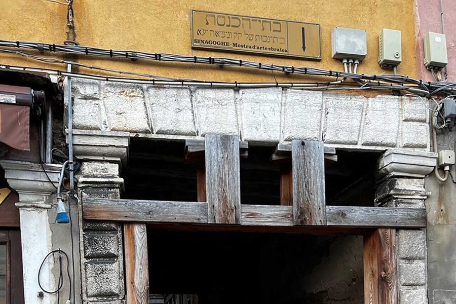 Venice: Jewish Ghetto and Synagogue Ticket with Audio Guide - The Spanish Synagogue and its study spaces