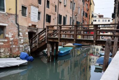Jewish Ghetto Walking Tour with Synagogues Visit
