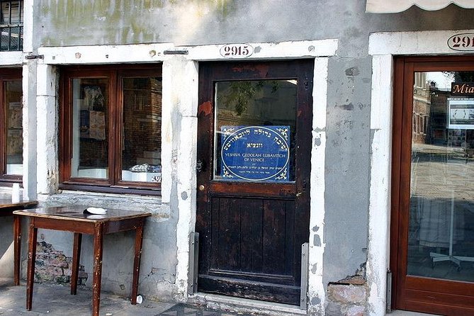 Venice: Jewish Ghetto Walking Tour with Synagogues Visit - Entering the Levantine and Spanish Synagogues