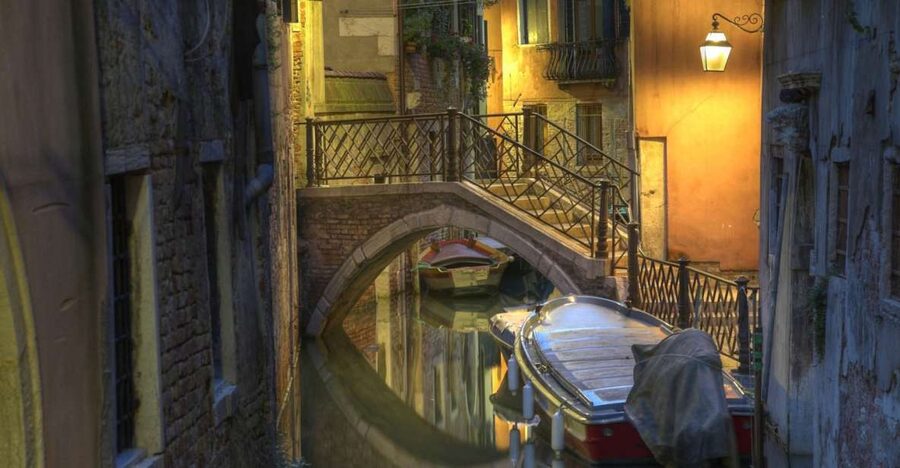 Venice: Legends, Anecdotes and Ghost Stories Walking Tour - Starting in Campo San Bartolomeo