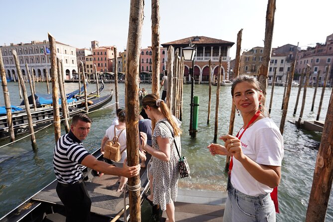 Venice Like a Local: Food, Wine & Spritz Tour with Traghetto Ride - Rialto Market and the back streets near the bridge