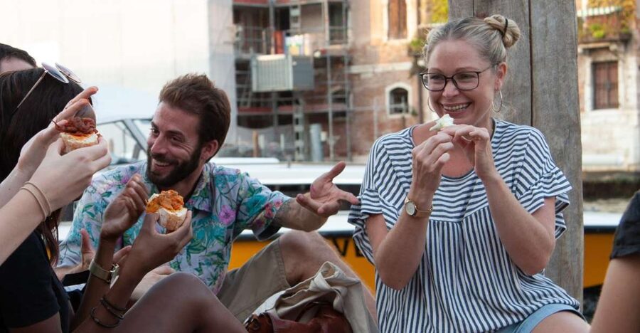 Venice: Local Secrets of Venice Tapas & Wine Walking Tour - Why cichetti is the right way to eat in Venice