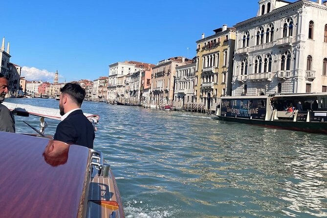 Venice: Marco Polo Airport Private Transfer to Hotel by Car& Boat - Timing, flight delays, and one important meeting-point caution