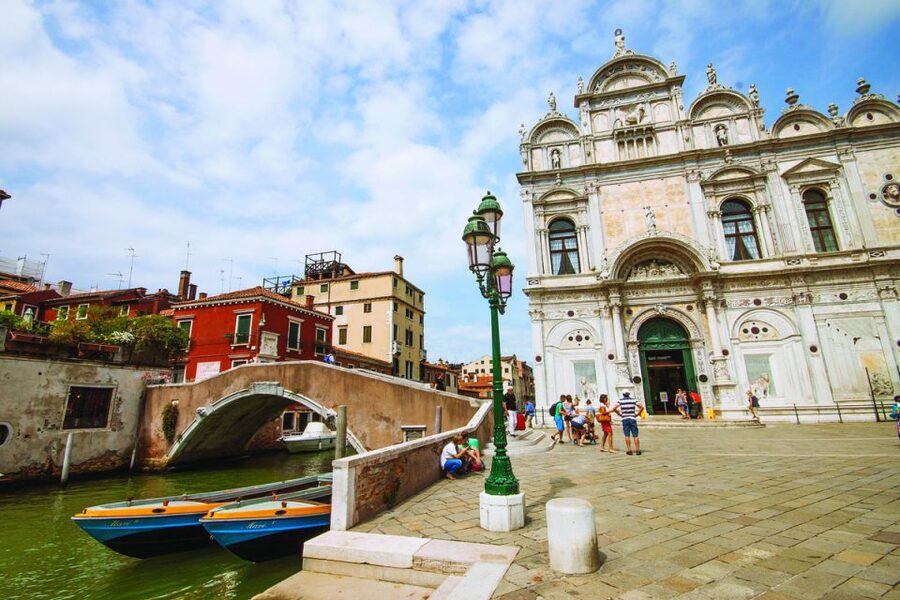 Venice: Morning Walking Tour - Walking the calli and campos