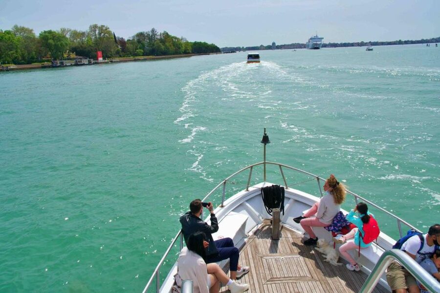 Venice: Murano and Burano Boat Tour with Glass Factory Visit - What the guide adds, and where the boat falls short