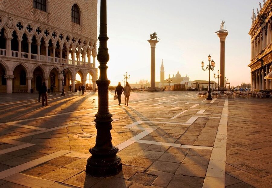 Venice, Murano, and Burano Excursion from Jesolo - Boat comfort, group rhythm, and small inconveniences