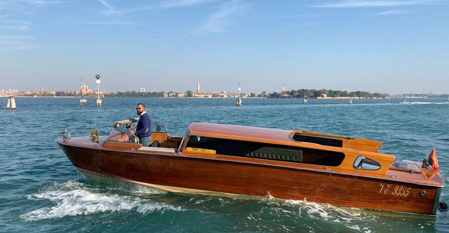 Venice: Murano and Burano Half-Day Boat Tour - Burano: colorful streets and a slower hour