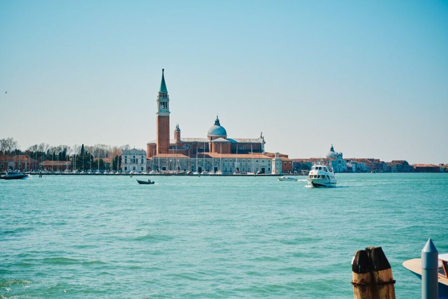 Venice: Murano & Burano Panoramic Boat Tour w/ Glassblowing - How much time you really get