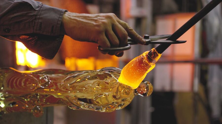 Venice: Murano Glass Factory Guided Tour with Prosecco - From the factory floor to the private showroom