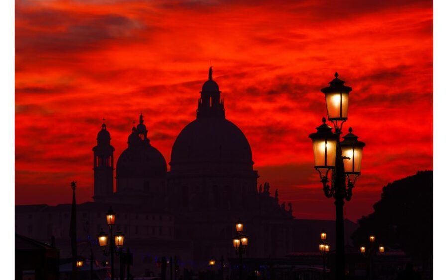 Venice: Mysterious Tales of Ghosts and Murders - The lesser-known stop and the clues in the stone