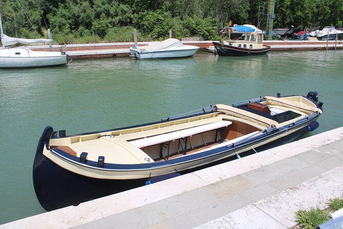 Venice Night Boat Tour from Zattere - Why the small group and guide matter