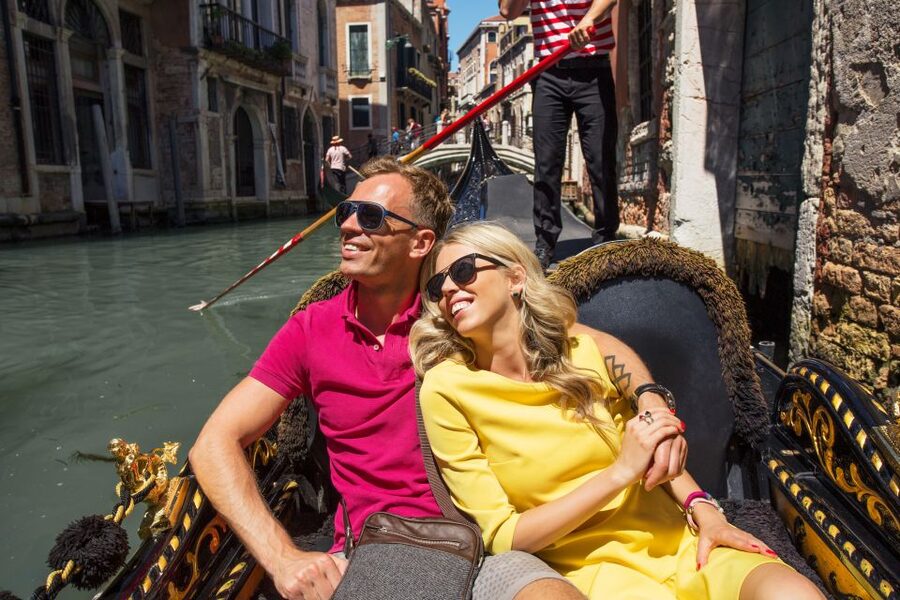 Venice: Off the Beaten Path Private Gondola Ride - What the gondolier adds to the ride
