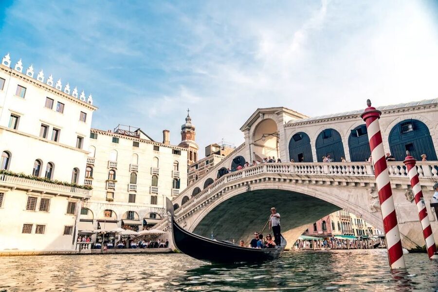 Venice: Off the Beaten Path Private Gondola Ride - Weather, timing, and the practical details
