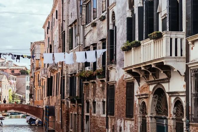 Venice Off the Beaten Path: Private Tour in Venice with a Local - Dorsoduro’s Quiet Lanes and Artful Buildings