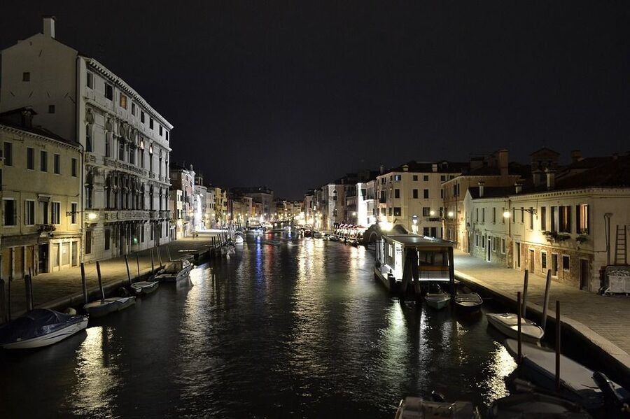 Venice: Private After Dark Tour and Gondola Ride - Key points to know before booking