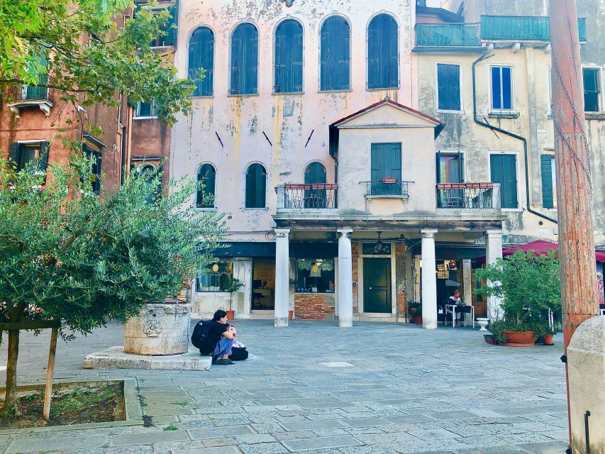 Venice: Private Cannaregio and Jewish Quarter Tour - Kosher shops, synagogues, and present-day Jewish Venice