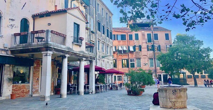 Venice: Private Cannaregio and Jewish Quarter Tour - Campo dei Mori and the Arab merchants of Cannaregio