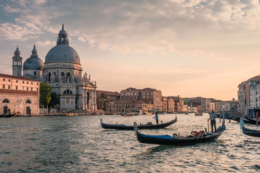 Venice : Private Custom Walking Tour With A Local Guide - Famous Venice sights, seen at your pace