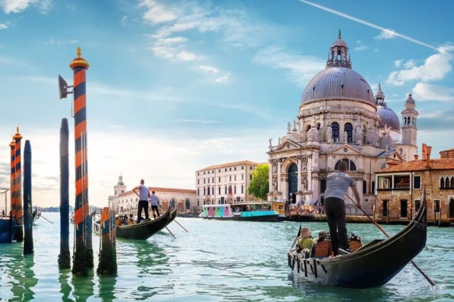 Venice : Private Custom Walking Tour With A Local Guide - Venetian history through a personal conversation