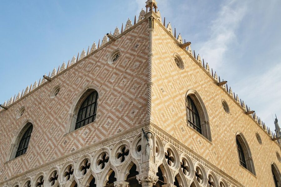 Venice: Private Entry Doge Palace & St. Mark Terraces Tour - Guides make or break this experience
