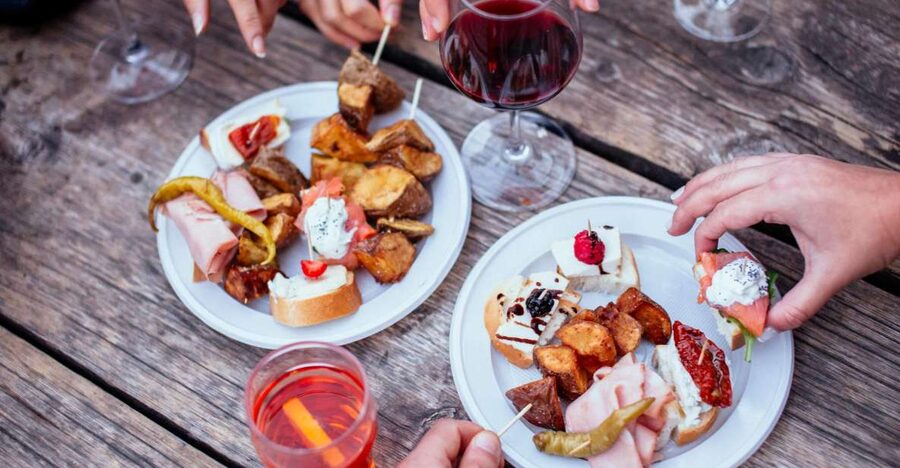 Venice: Private Evening Tour w/ Drinks & Bites in Cannaregio - Meeting at Ristorante Ba Ghetto