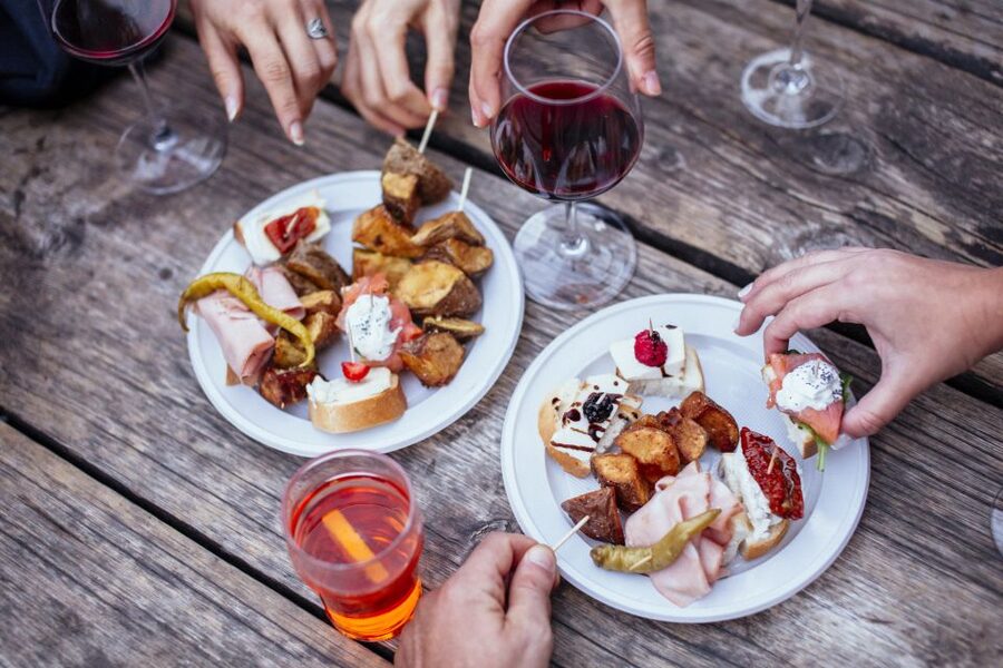 Venice: Private Evening Tour w/ Drinks & Bites in Cannaregio - Three stops, three bites, and a local evening rhythm