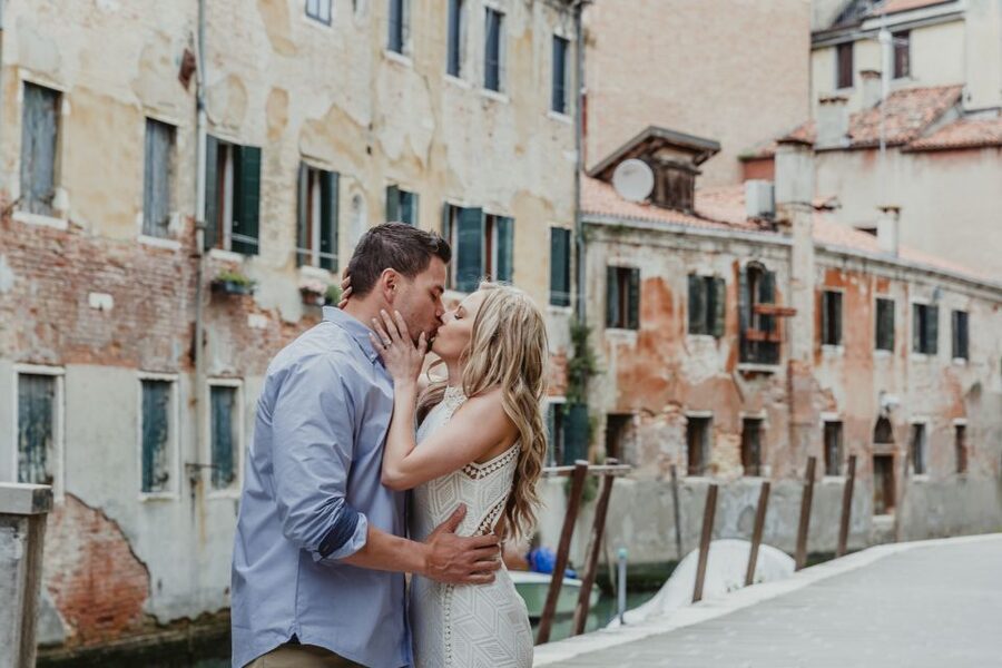 Venice: Private Gondola Ride with Photo Shoot - Booking details worth knowing