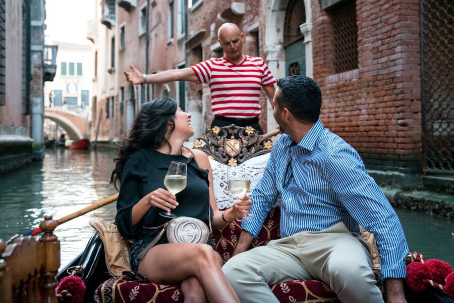 Venice: Private Gondola Ride with Photo Shoot - Tips for getting better photographs