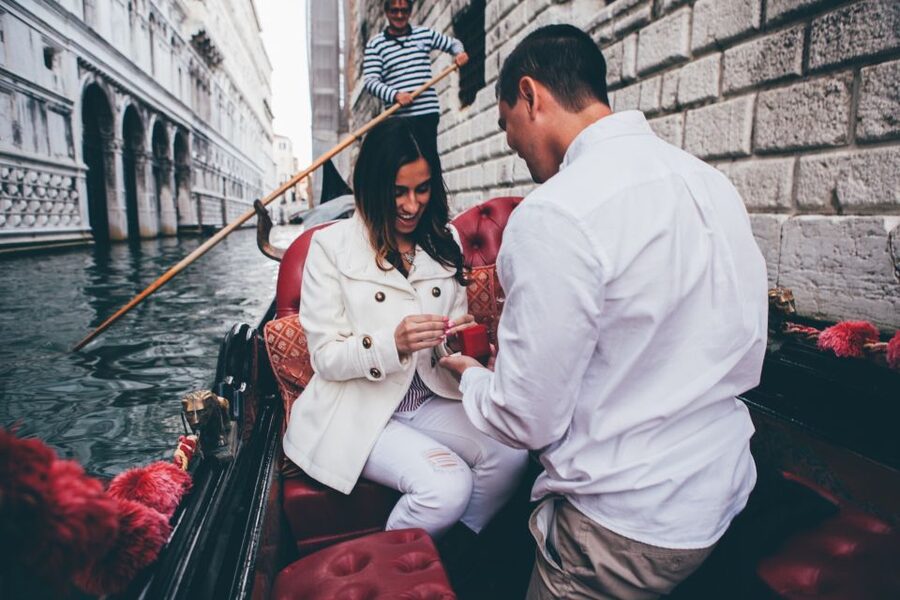 Venice: Private Gondola Ride with Professional Photographer - Meeting at Caffè Rialto and getting organized