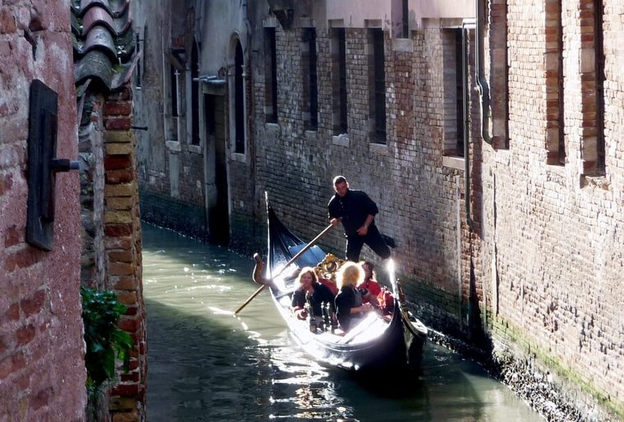 Venice: Private Grand Canal Gondola Ride from Rialto - Starting Beside Rialto Bridge