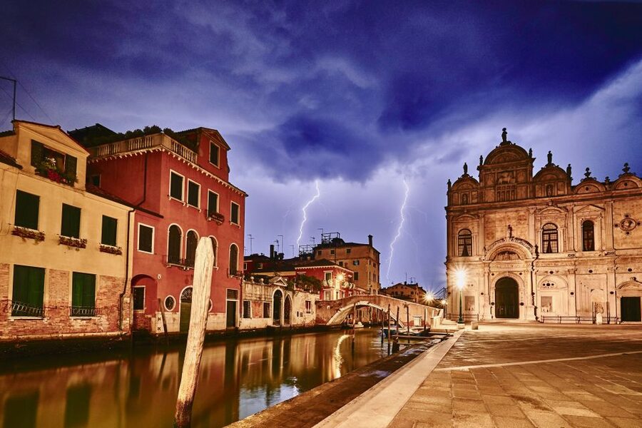 Venice: Private Murders & Mysteries Tour - Secret Courtyards and a Spiral Staircase