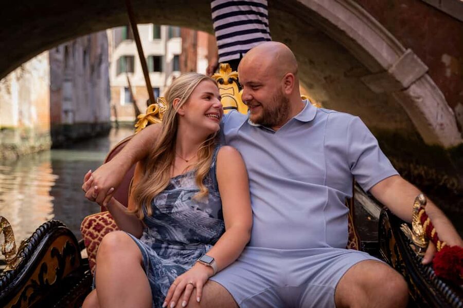 Venice: Private Photoshoot In Gondola - Key points at a glance